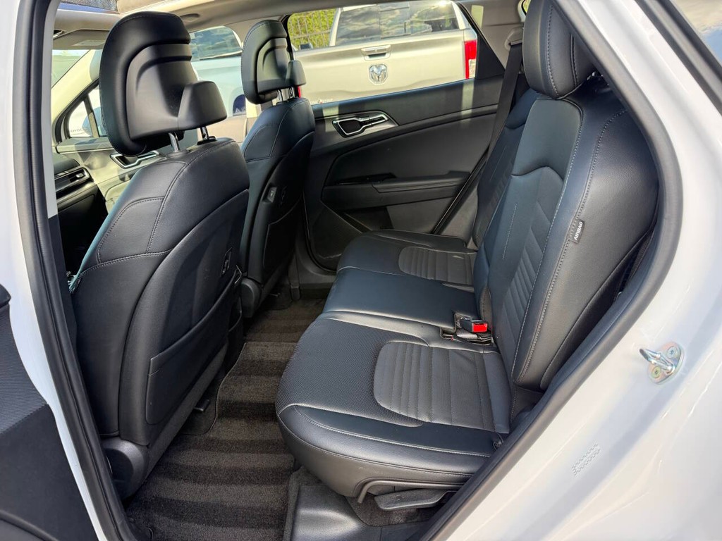 Kia Sportage Vehicle Full-screen Gallery Image 13