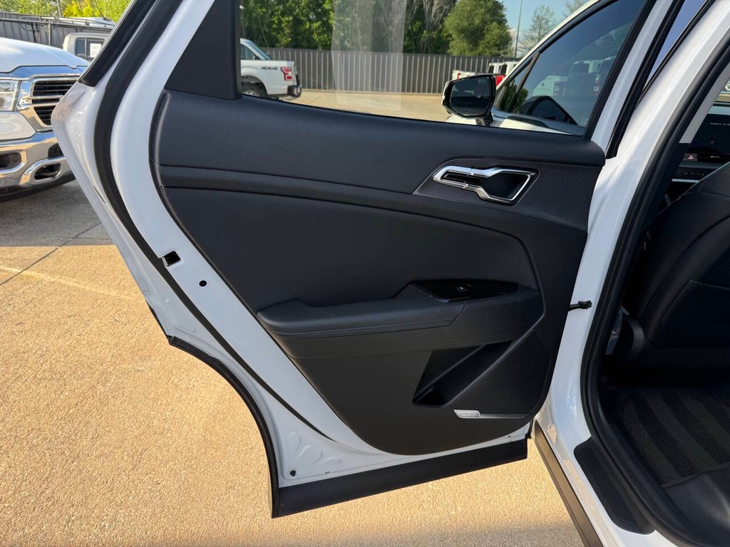 Kia Sportage Vehicle Full-screen Gallery Image 14