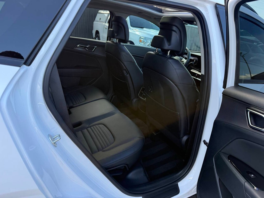 Kia Sportage Vehicle Full-screen Gallery Image 15