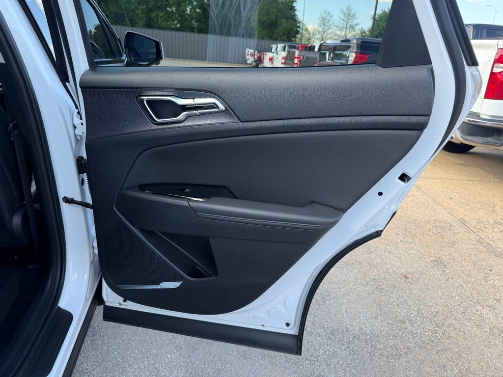 Kia Sportage Vehicle Full-screen Gallery Image 16