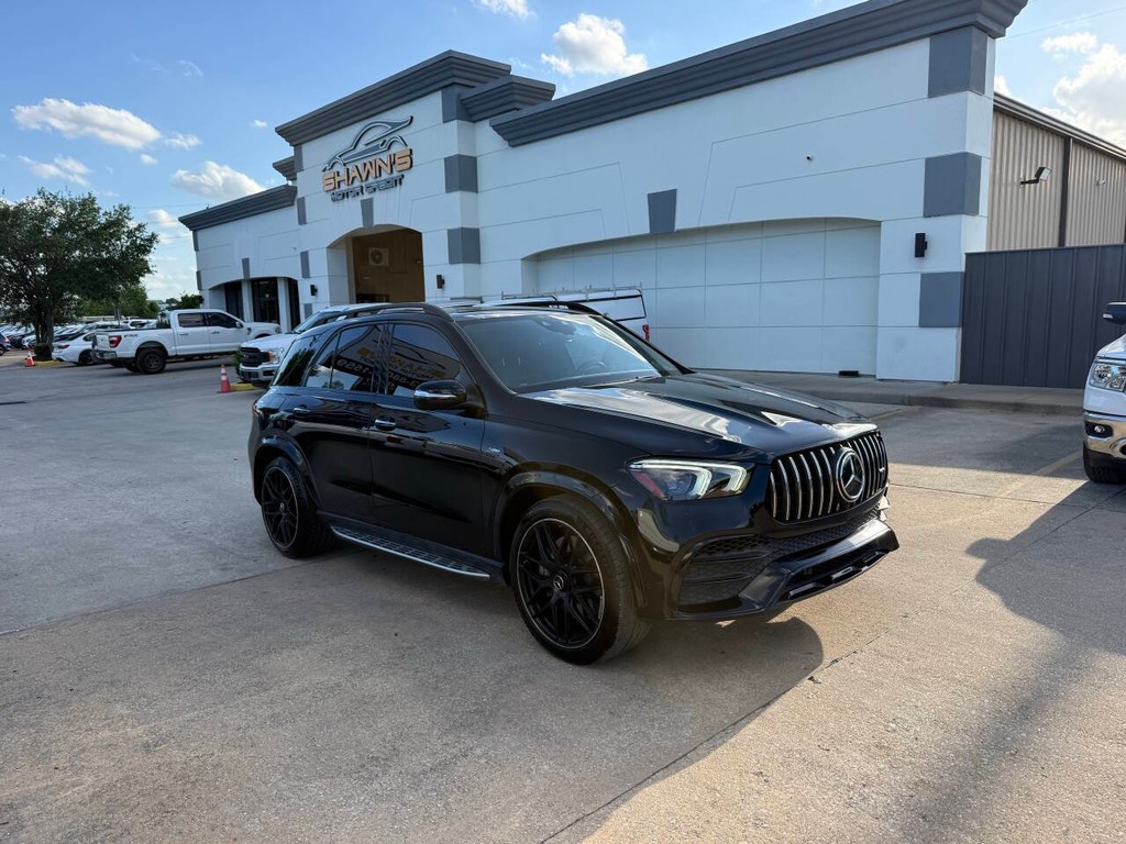 Mercedes-Benz GLE Vehicle Full-screen Gallery Image 02