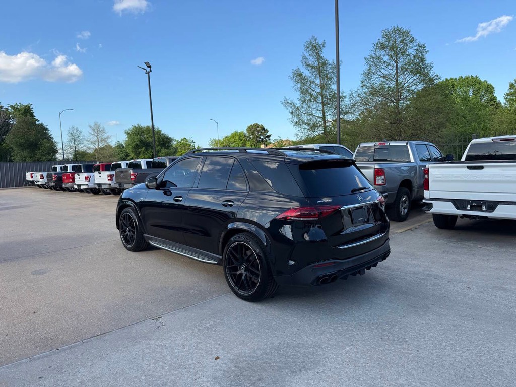 Mercedes-Benz GLE Vehicle Full-screen Gallery Image 04