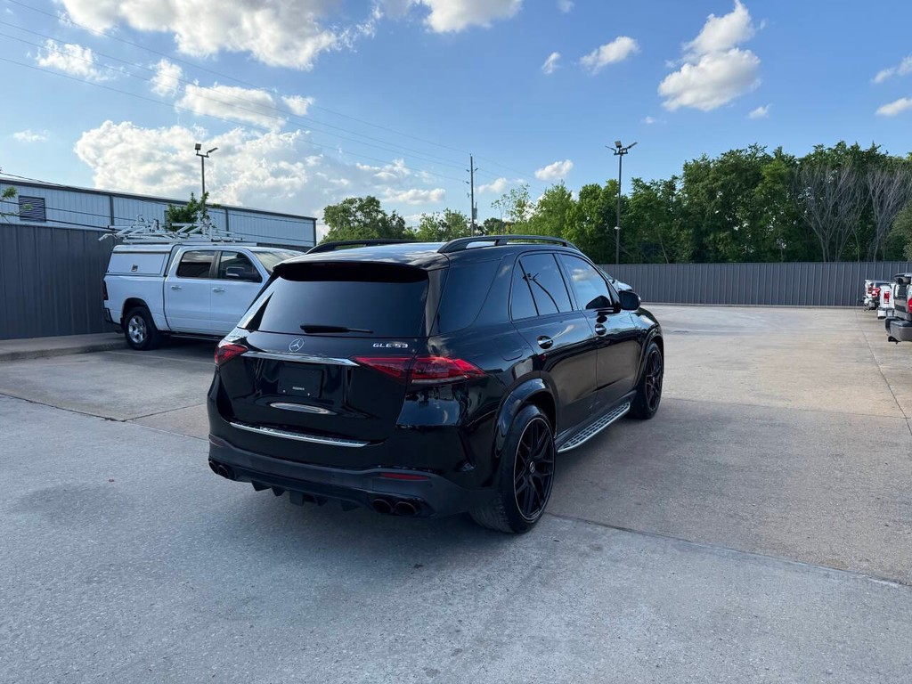 Mercedes-Benz GLE Vehicle Full-screen Gallery Image 05