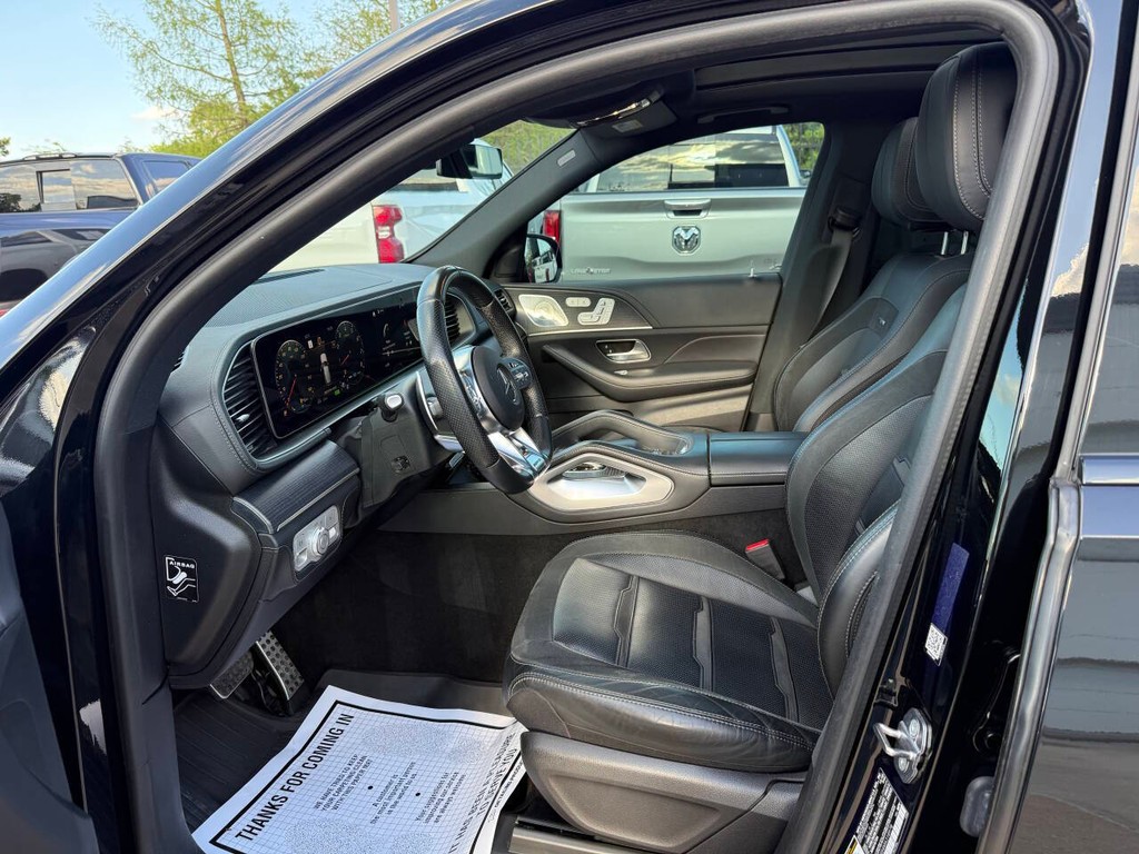 Mercedes-Benz GLE Vehicle Full-screen Gallery Image 07