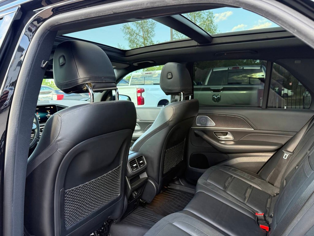 Mercedes-Benz GLE Vehicle Full-screen Gallery Image 12