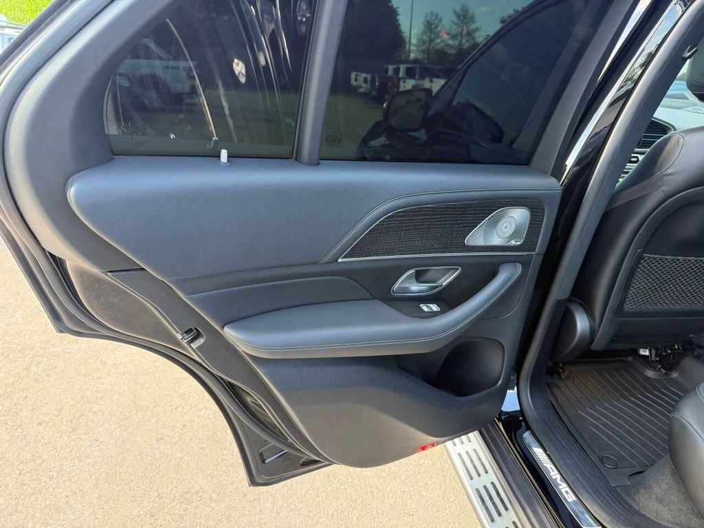 Mercedes-Benz GLE Vehicle Full-screen Gallery Image 14