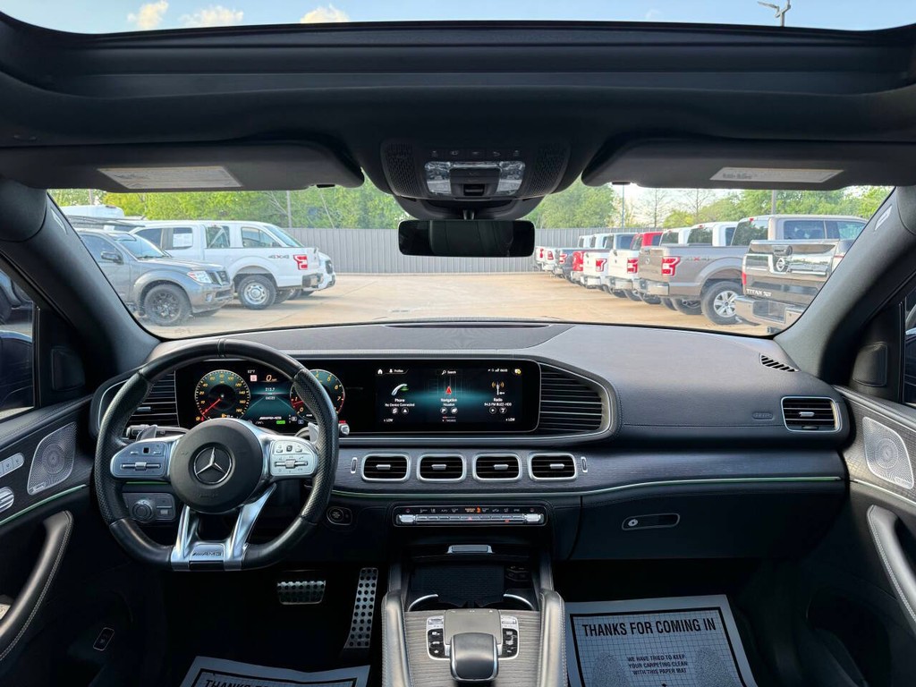 Mercedes-Benz GLE Vehicle Full-screen Gallery Image 17