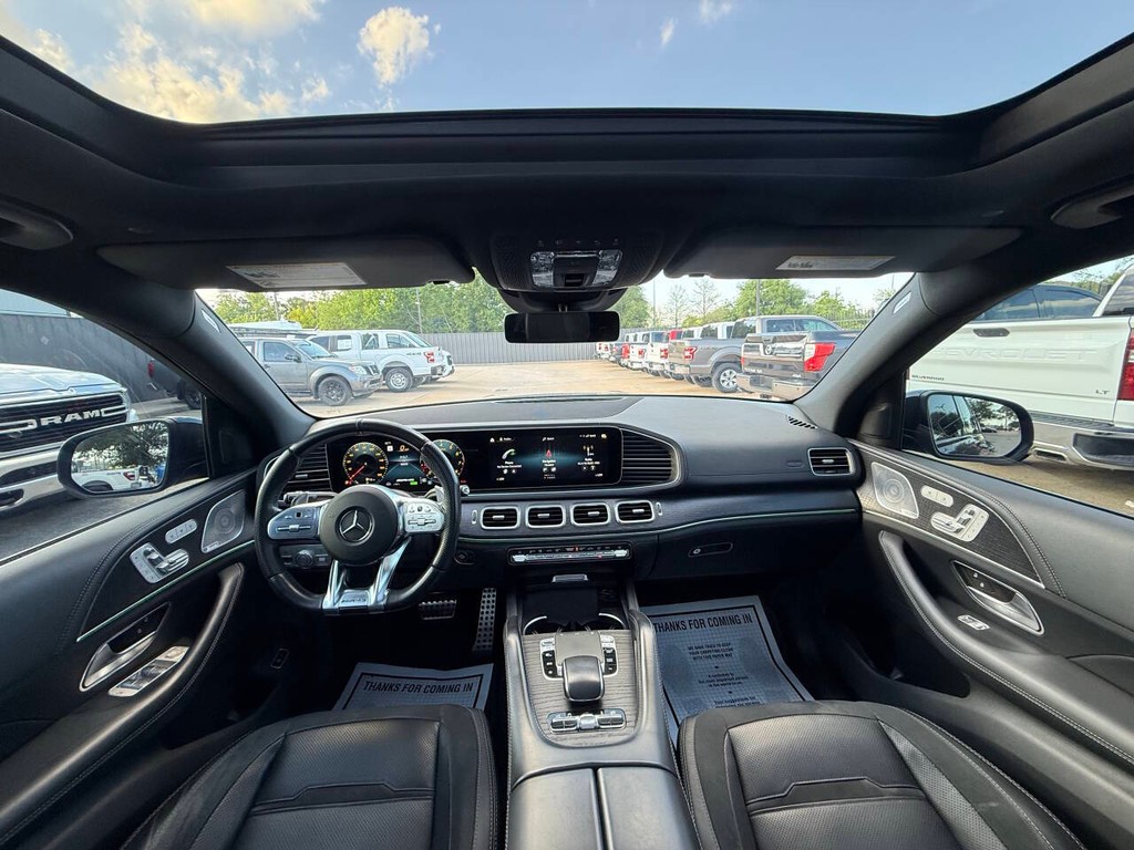 Mercedes-Benz GLE Vehicle Full-screen Gallery Image 18