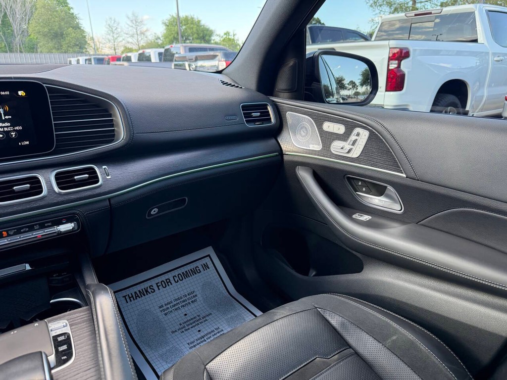 Mercedes-Benz GLE Vehicle Full-screen Gallery Image 20