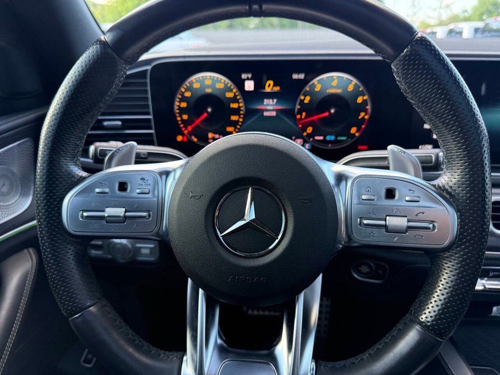 Mercedes-Benz GLE Vehicle Full-screen Gallery Image 23