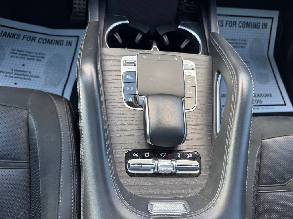 Mercedes-Benz GLE Vehicle Full-screen Gallery Image 28