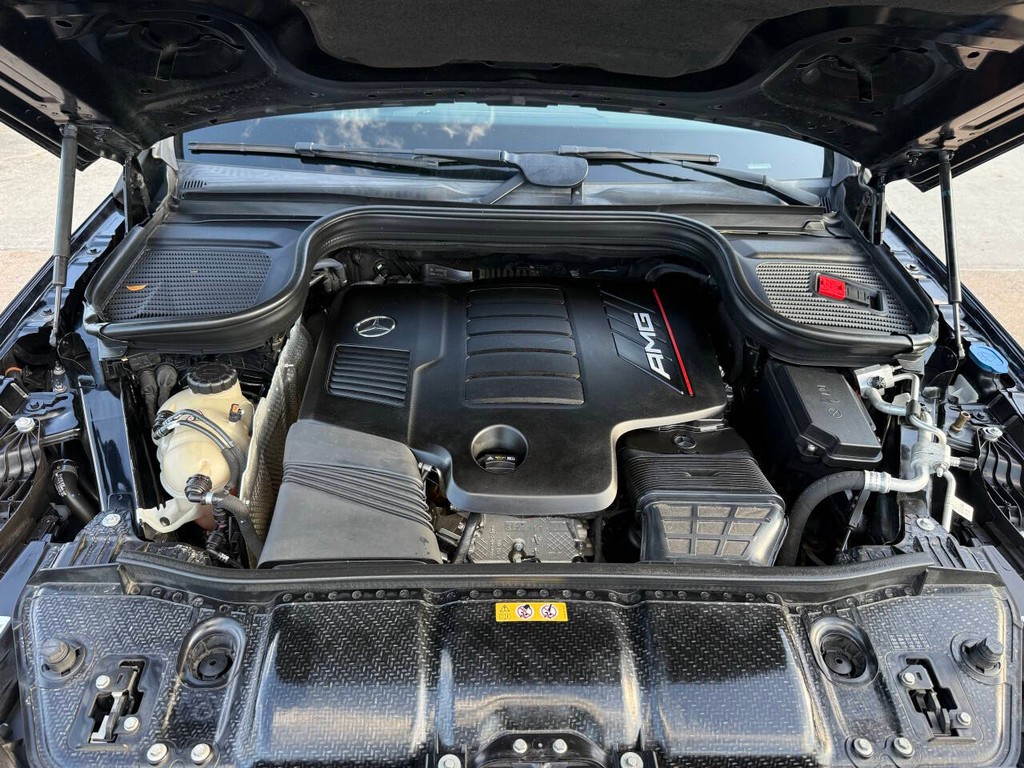 Mercedes-Benz GLE Vehicle Full-screen Gallery Image 35