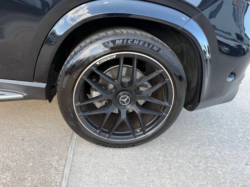 Mercedes-Benz GLE Vehicle Full-screen Gallery Image 36