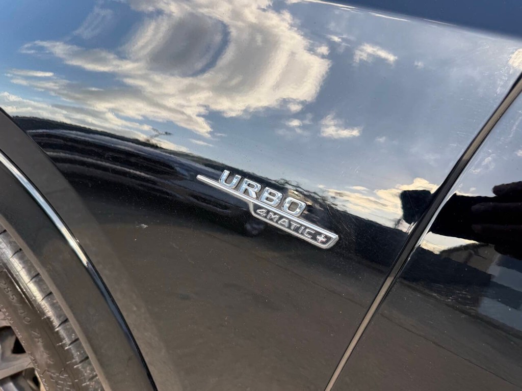 Mercedes-Benz GLE Vehicle Full-screen Gallery Image 37