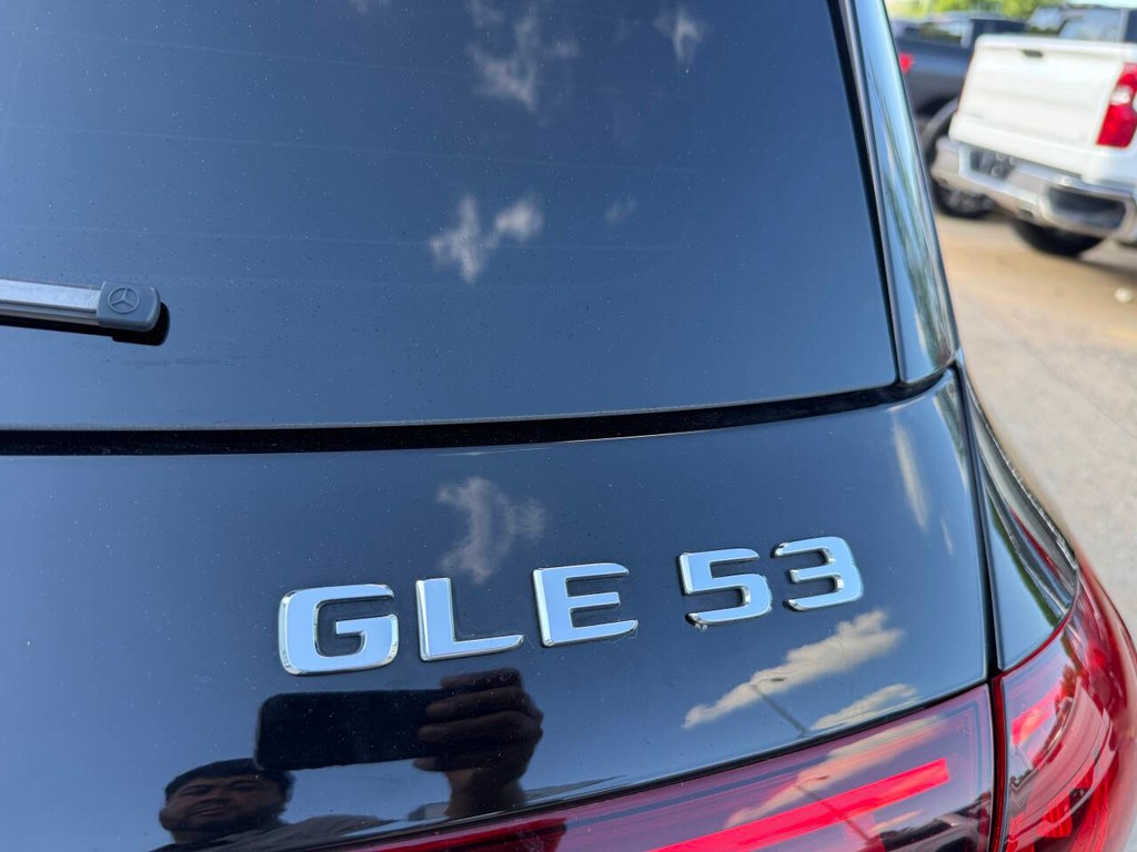 Mercedes-Benz GLE Vehicle Full-screen Gallery Image 40