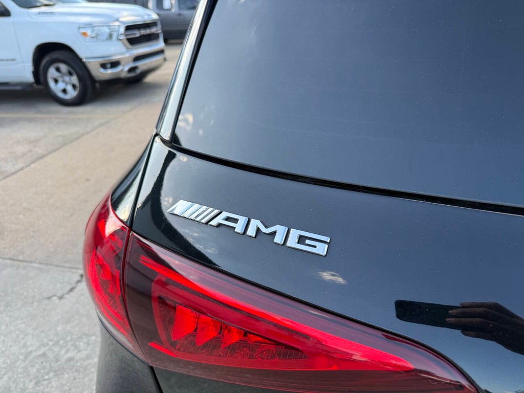 Mercedes-Benz GLE Vehicle Full-screen Gallery Image 41