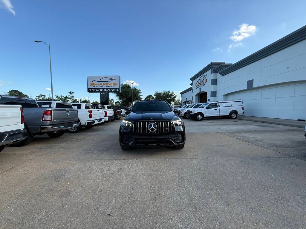 Mercedes-Benz GLE Vehicle Full-screen Gallery Image 44