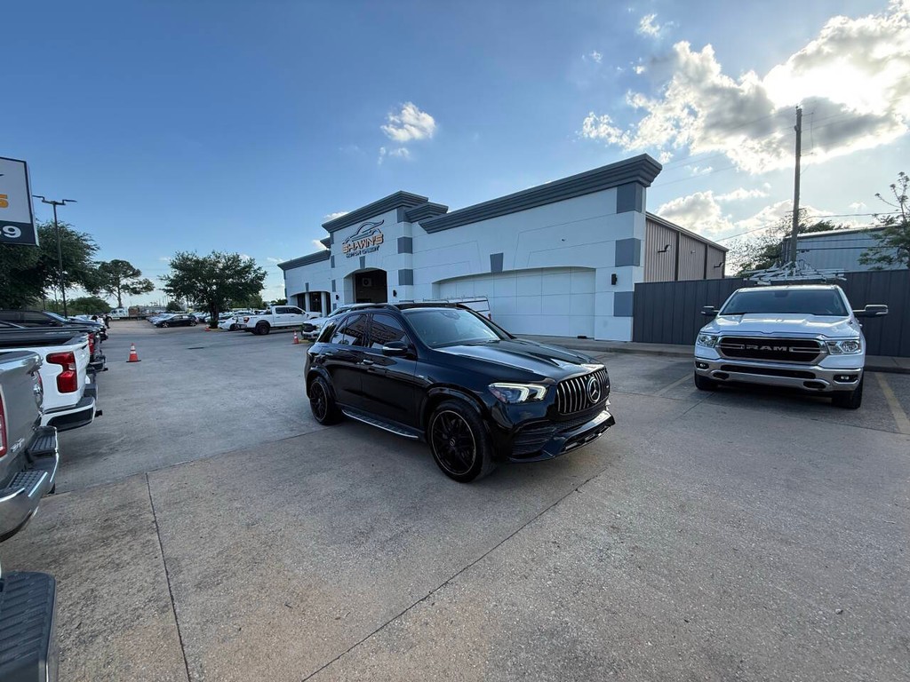 Mercedes-Benz GLE Vehicle Full-screen Gallery Image 47