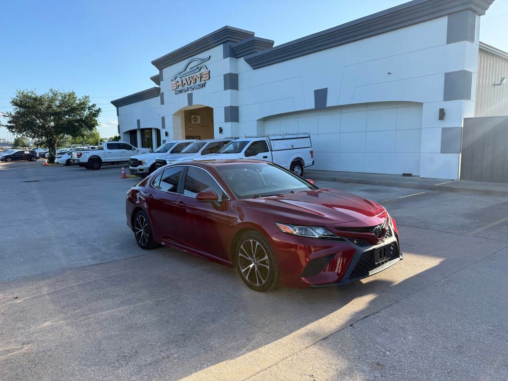 Toyota Camry Vehicle Full-screen Gallery Image 02