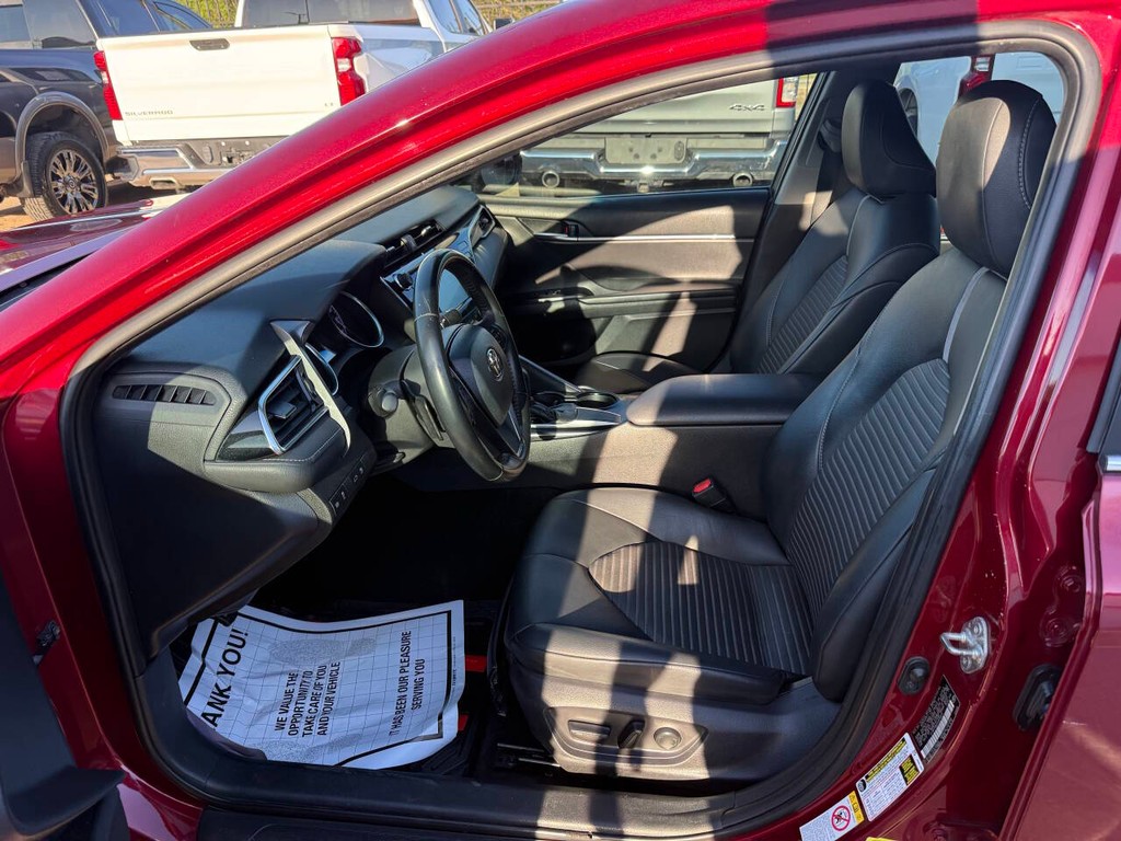 Toyota Camry Vehicle Full-screen Gallery Image 07