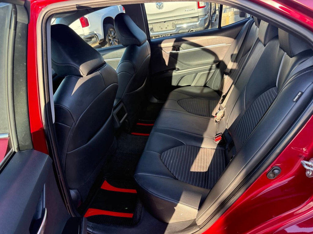 Toyota Camry Vehicle Full-screen Gallery Image 13