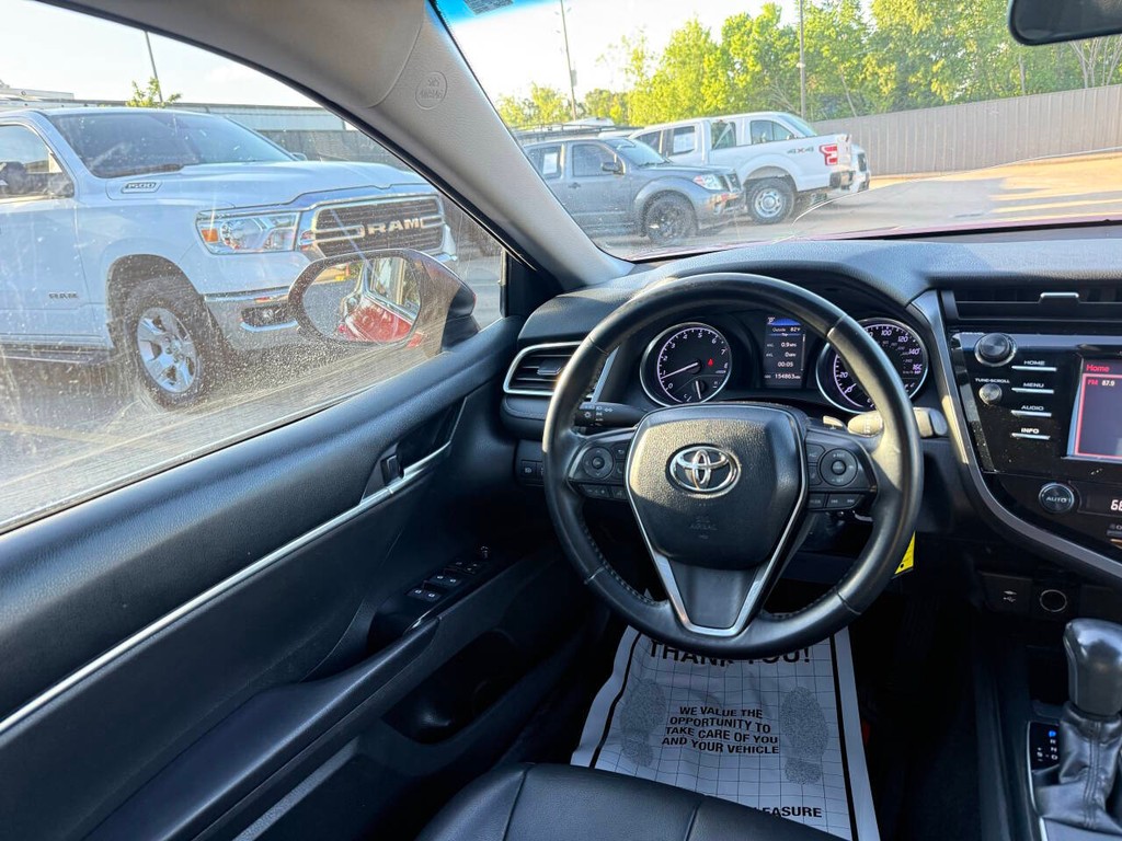 Toyota Camry Vehicle Full-screen Gallery Image 19