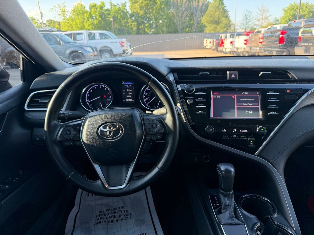 Toyota Camry Vehicle Full-screen Gallery Image 21