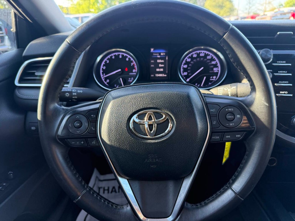 Toyota Camry Vehicle Full-screen Gallery Image 23