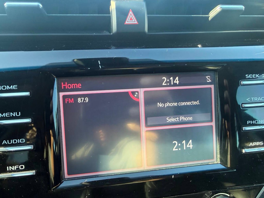 Toyota Camry Vehicle Full-screen Gallery Image 25