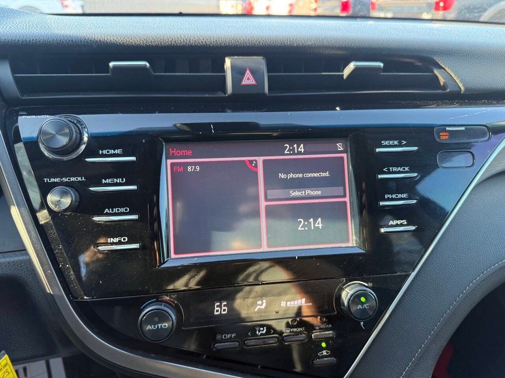 Toyota Camry Vehicle Full-screen Gallery Image 27