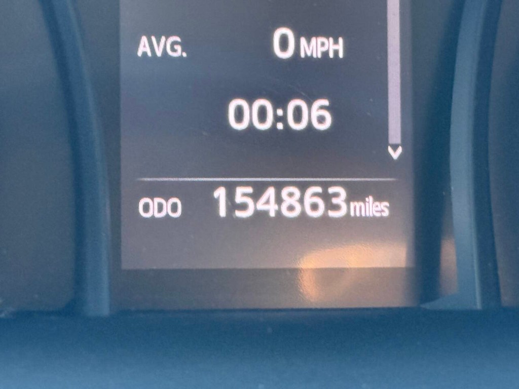 Toyota Camry Vehicle Full-screen Gallery Image 32