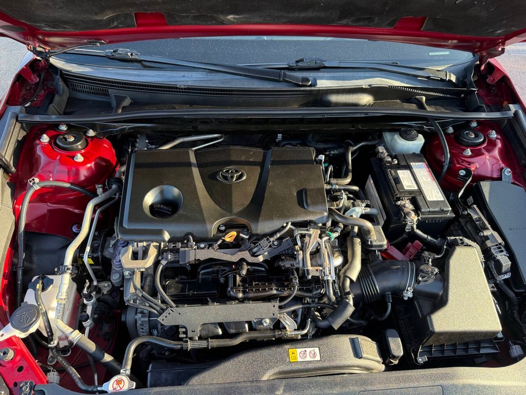 Toyota Camry Vehicle Full-screen Gallery Image 34