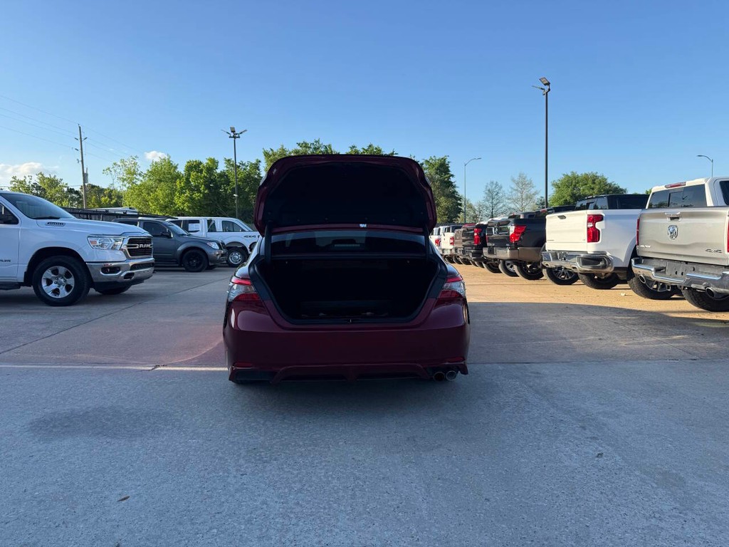 Toyota Camry Vehicle Full-screen Gallery Image 36