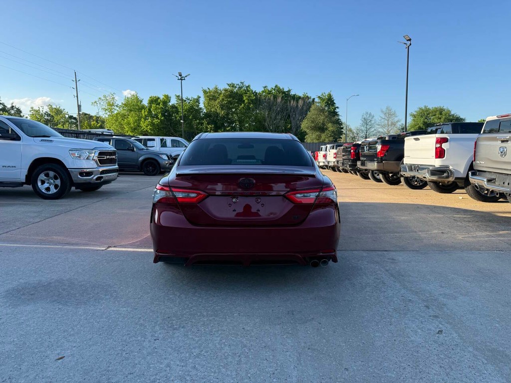 Toyota Camry Vehicle Full-screen Gallery Image 37