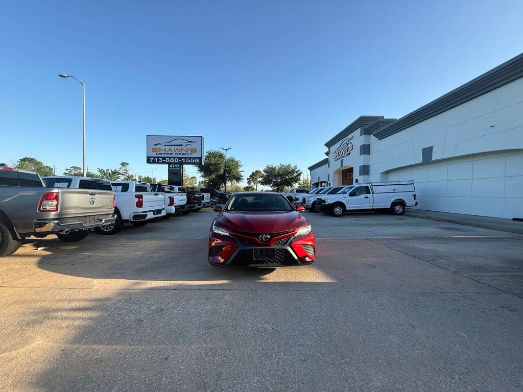 Toyota Camry Vehicle Full-screen Gallery Image 40