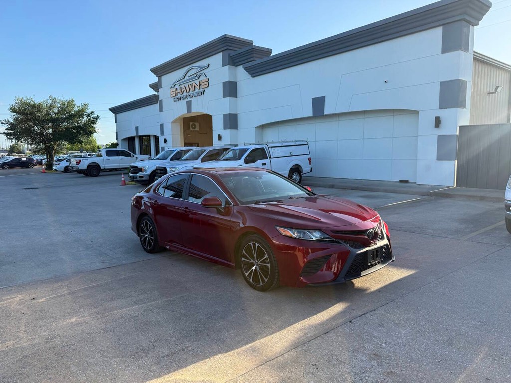 Toyota Camry Vehicle Full-screen Gallery Image 41