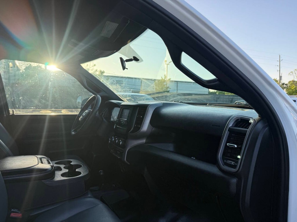 Ram 2500 Vehicle Full-screen Gallery Image 09