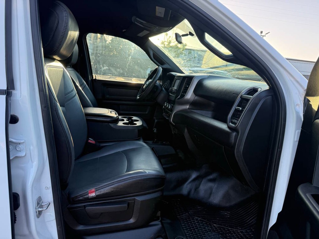 Ram 2500 Vehicle Full-screen Gallery Image 10