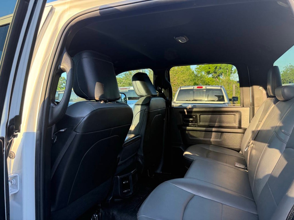 Ram 2500 Vehicle Full-screen Gallery Image 12