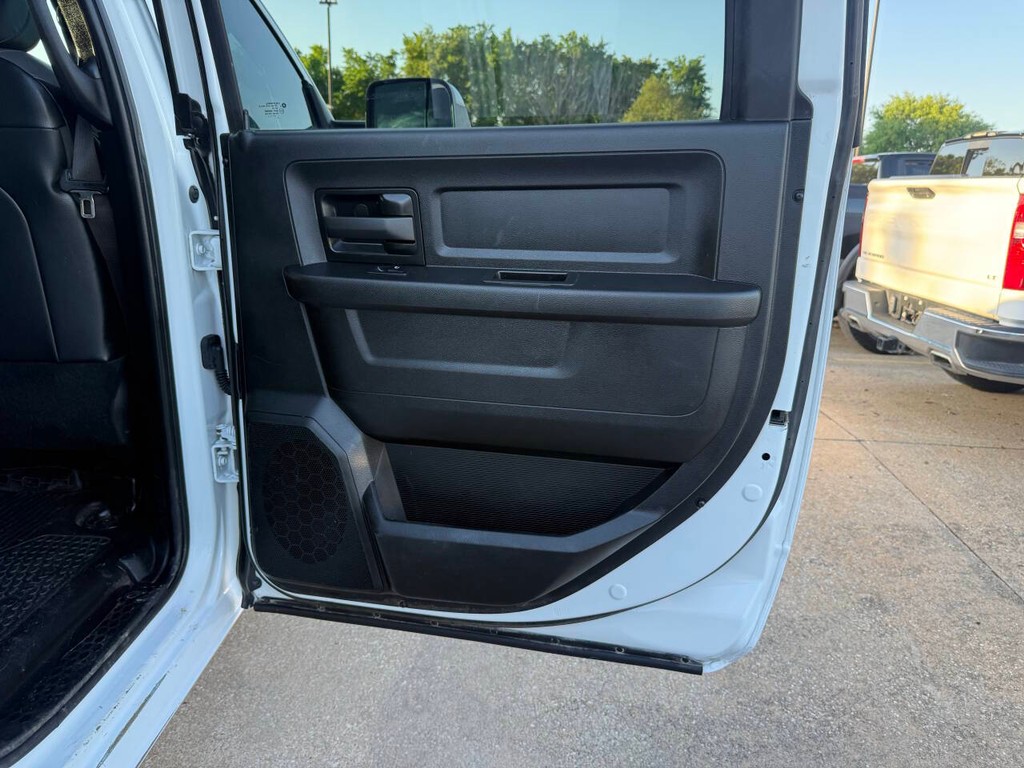 Ram 2500 Vehicle Full-screen Gallery Image 16