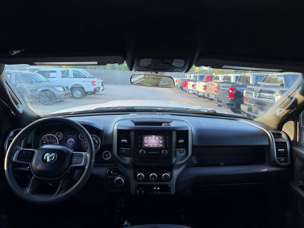 Ram 2500 Vehicle Full-screen Gallery Image 17