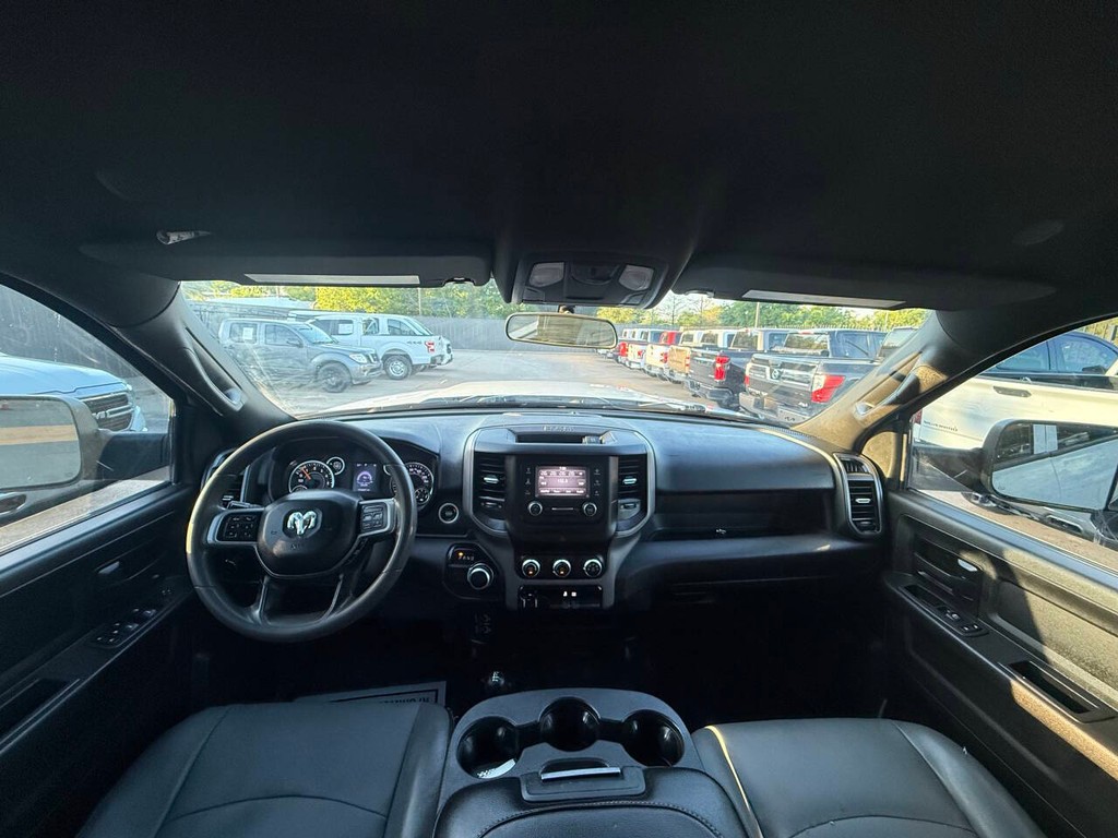 Ram 2500 Vehicle Full-screen Gallery Image 18