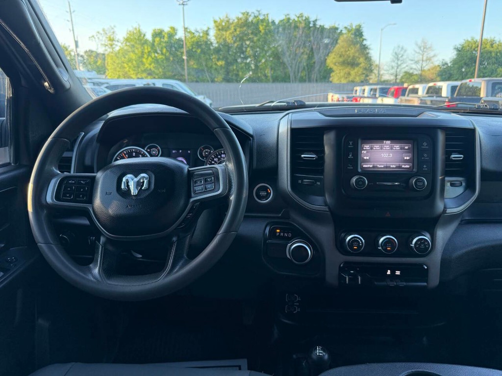 Ram 2500 Vehicle Full-screen Gallery Image 21