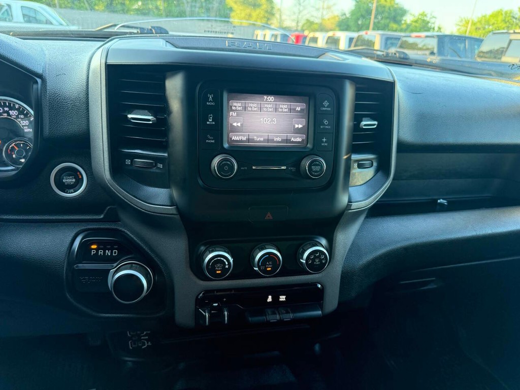 Ram 2500 Vehicle Full-screen Gallery Image 24