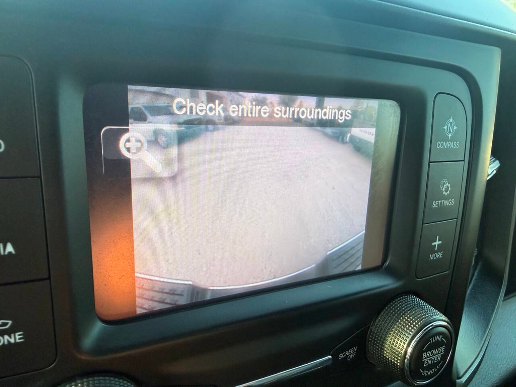 Ram 2500 Vehicle Full-screen Gallery Image 26