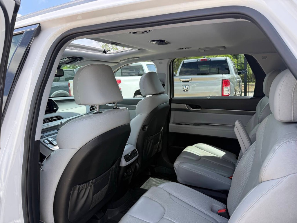Hyundai Palisade Vehicle Full-screen Gallery Image 12