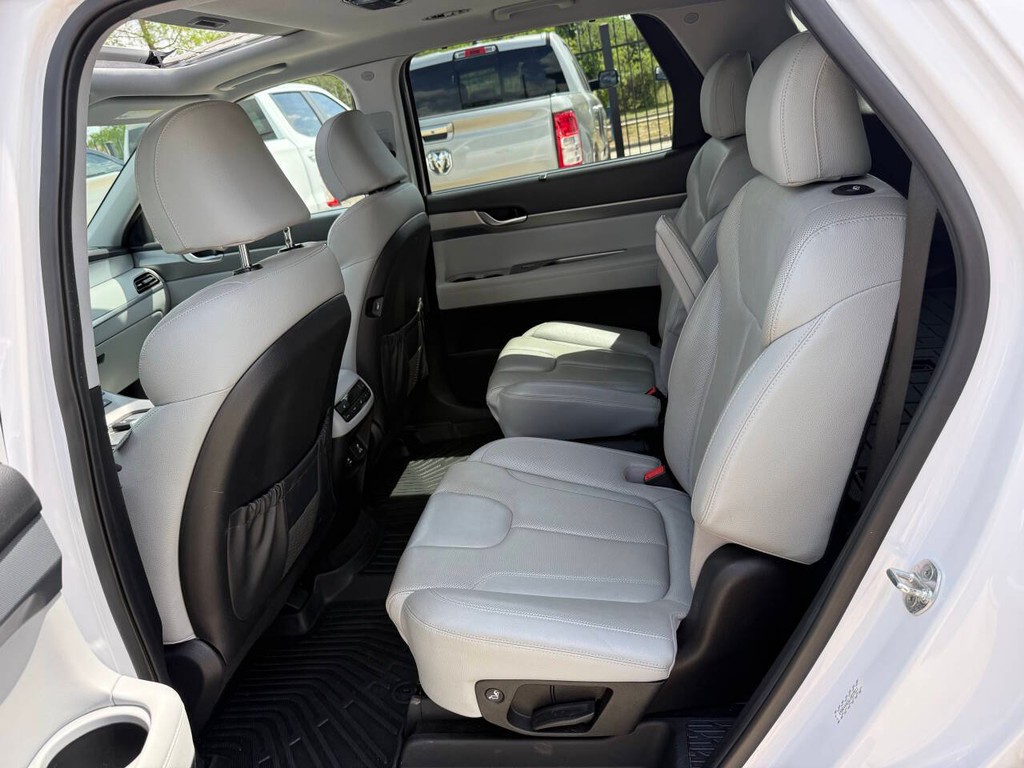 Hyundai Palisade Vehicle Full-screen Gallery Image 13