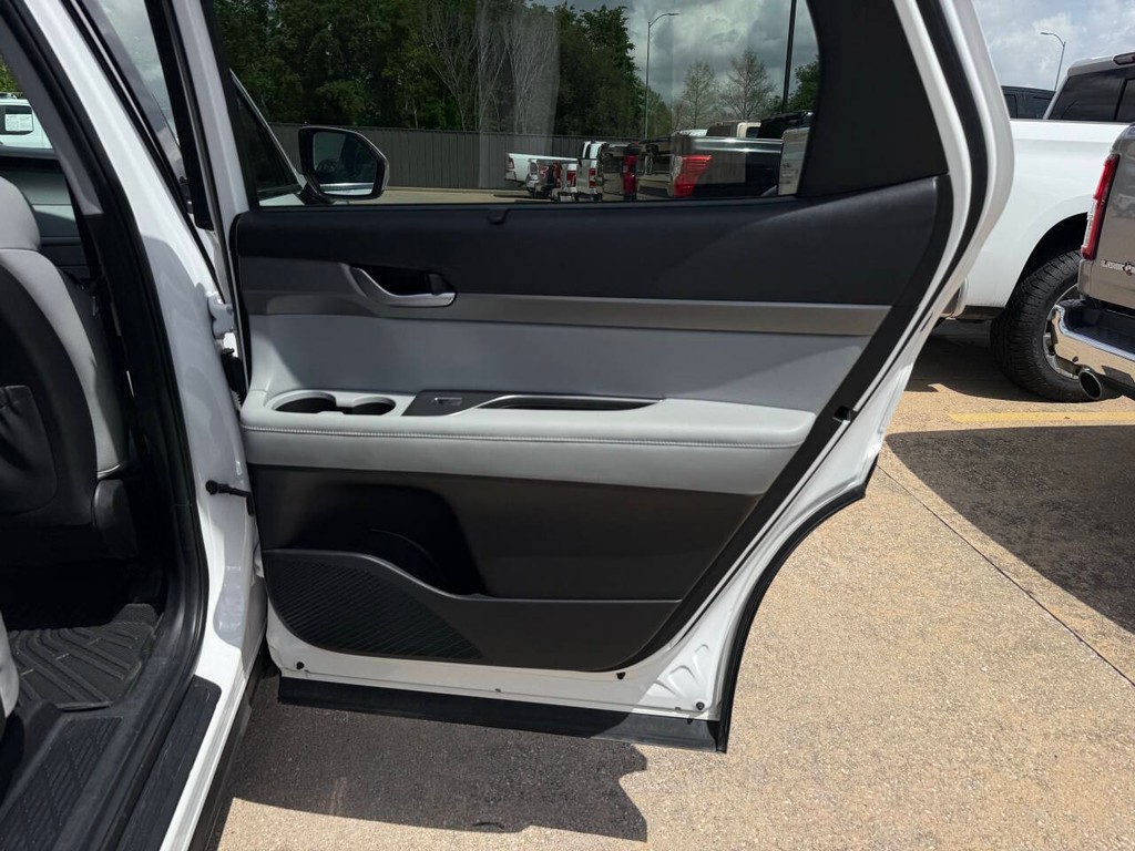 Hyundai Palisade Vehicle Full-screen Gallery Image 18