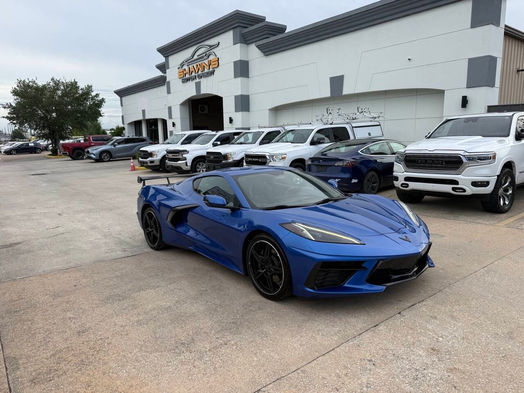 Chevrolet Corvette Vehicle Full-screen Gallery Image 03
