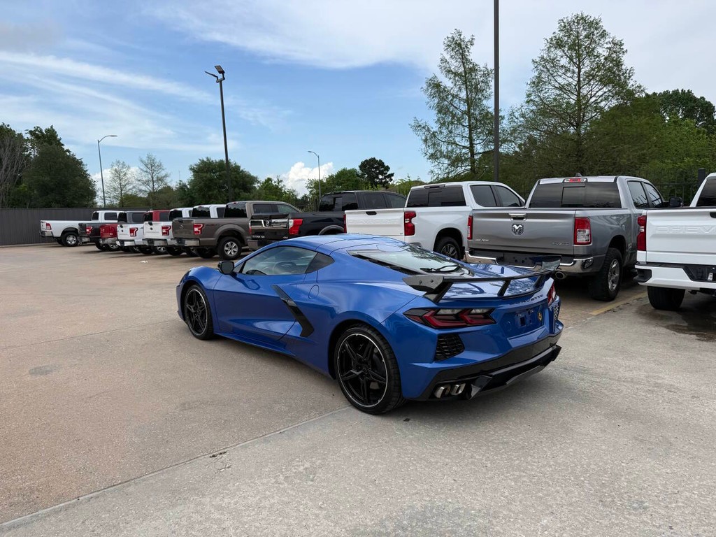 Chevrolet Corvette Vehicle Full-screen Gallery Image 06